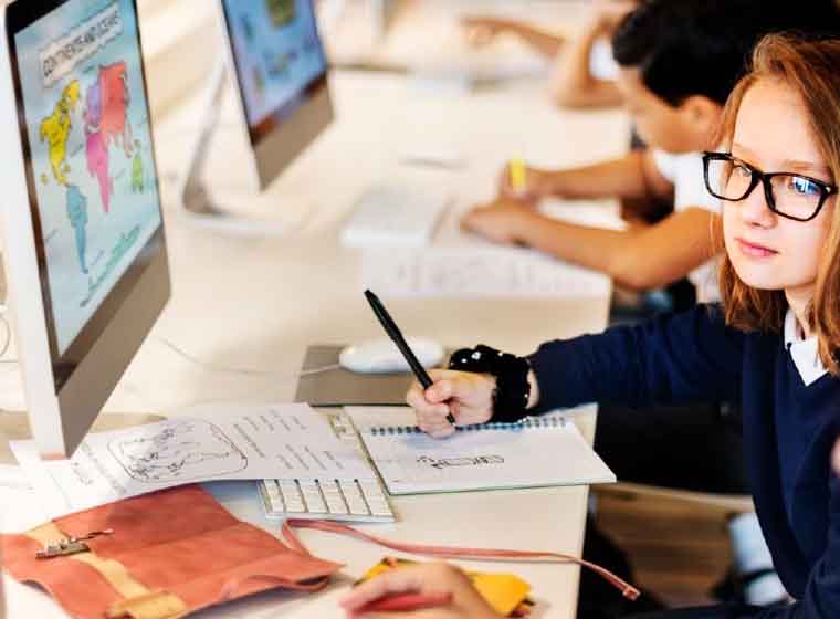 On the Front Lines of Smart Cities: Hopes and Fears ofIT Professionals